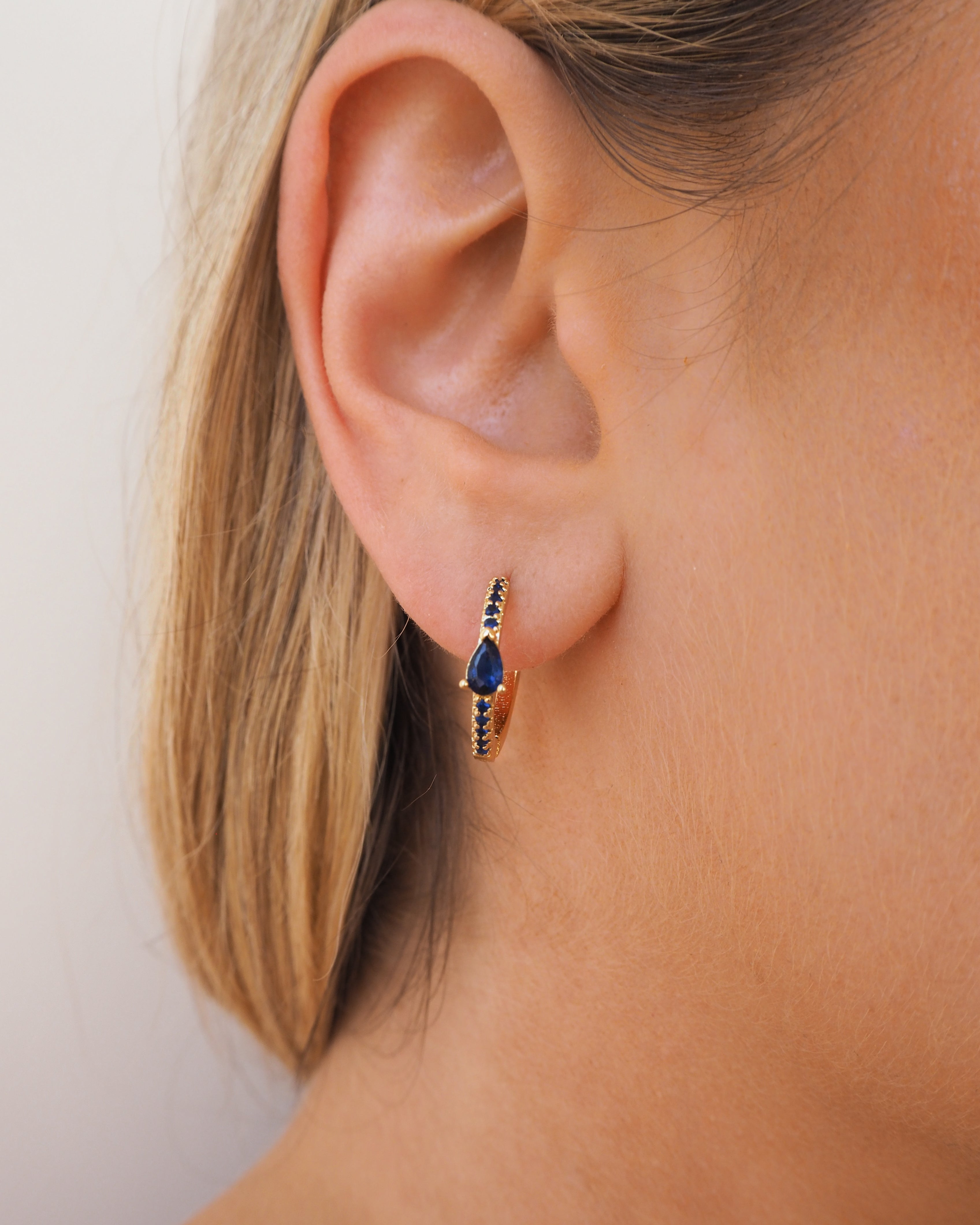 Devina Hoops