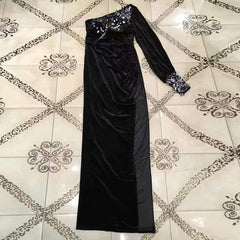 Vestido maxi ajustado asimétrico de manga larga con un solo hombro HT2616