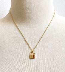 Collar con medallón