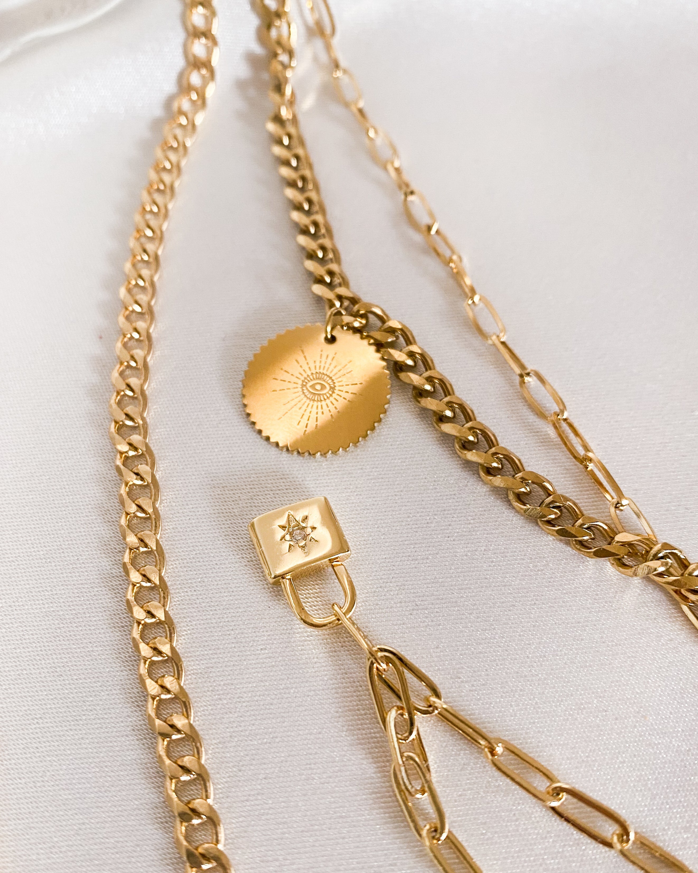 Pulsera con medallón