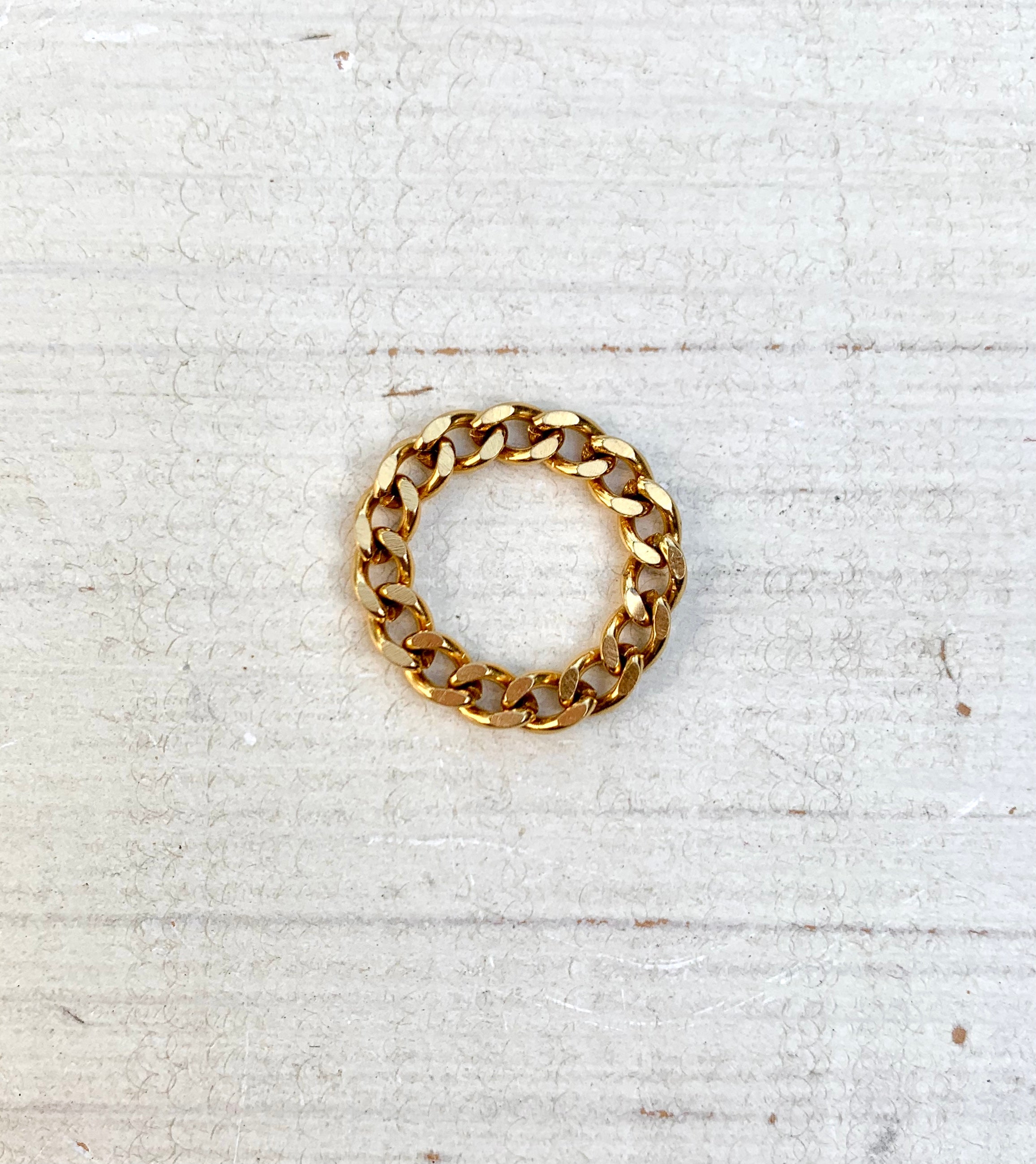 Anillo de cadena de oro