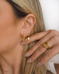Anillo de nudo de amor dorado