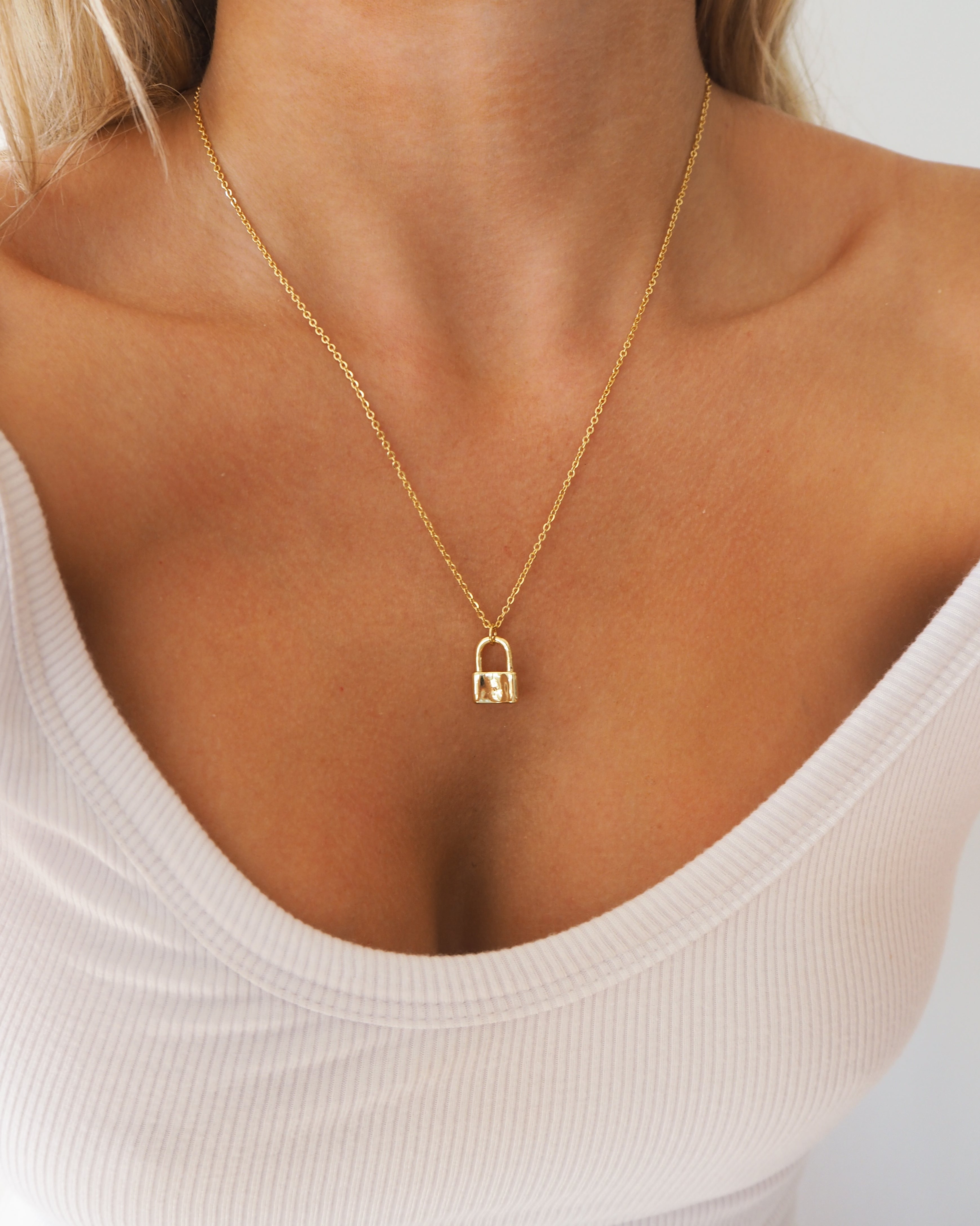 Collar con medallón