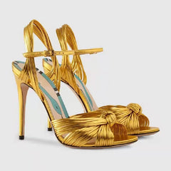 Riemchensandalen mit Absatz in Gold