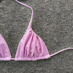 Traje de bikini fruncido liso en morado