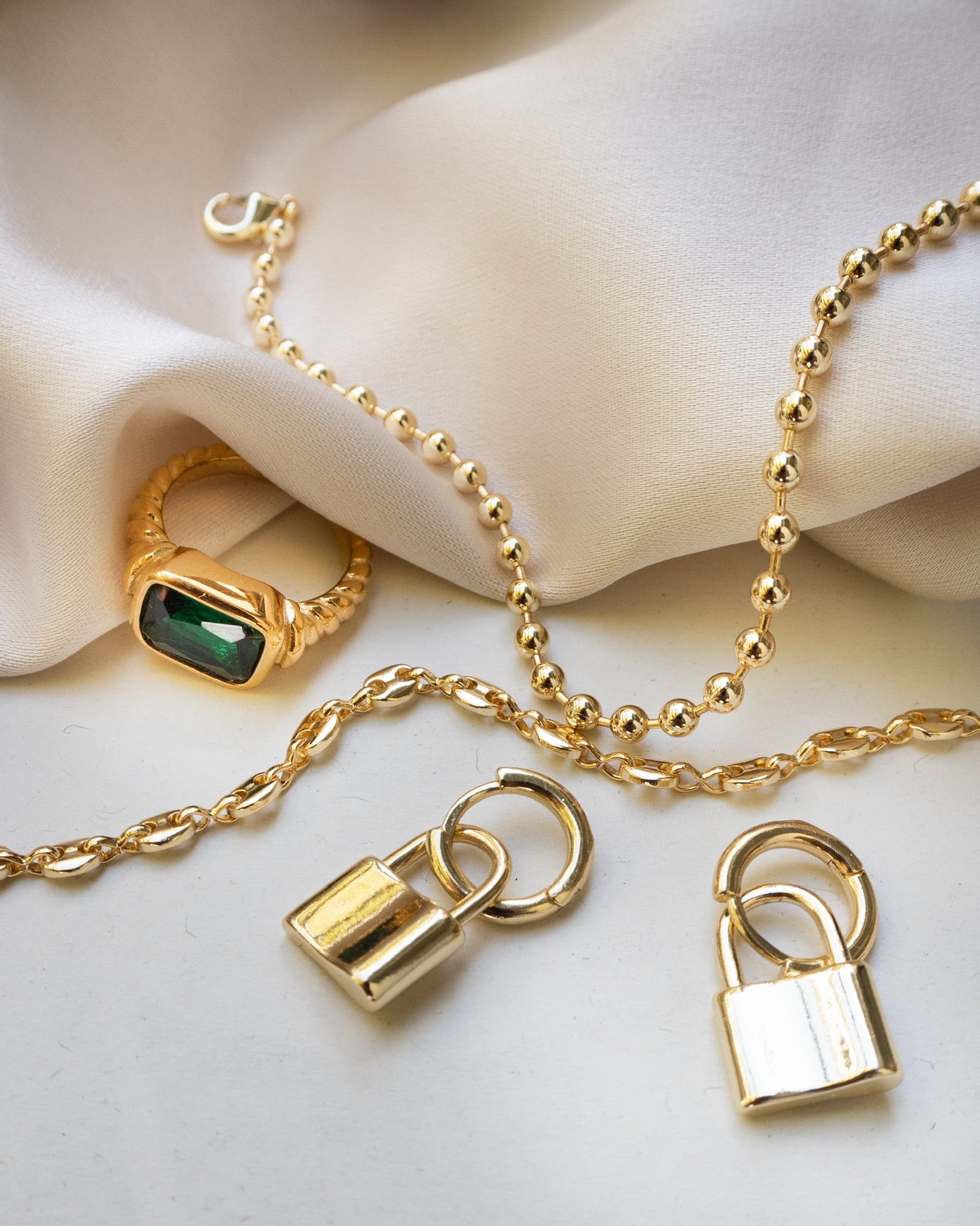 Aros con medallón Huggie