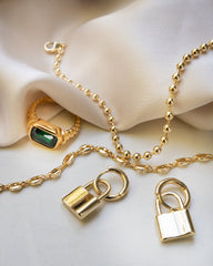 Aros con medallón Huggie