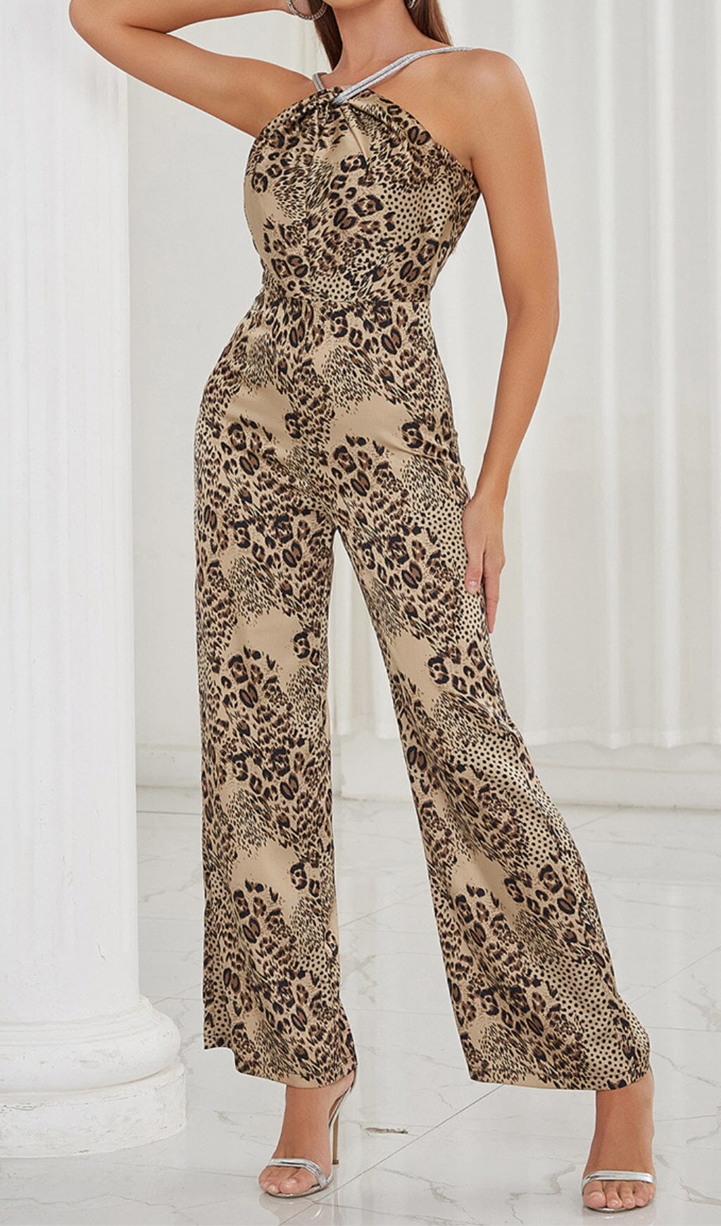 Jumpsuit mit Trägern und Leopardenmuster in Braun 