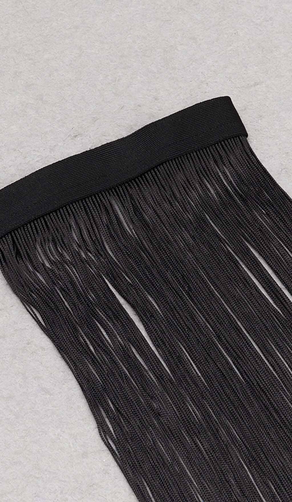 Bandage-Midikleid mit Quasten und Neckholder in Schwarz