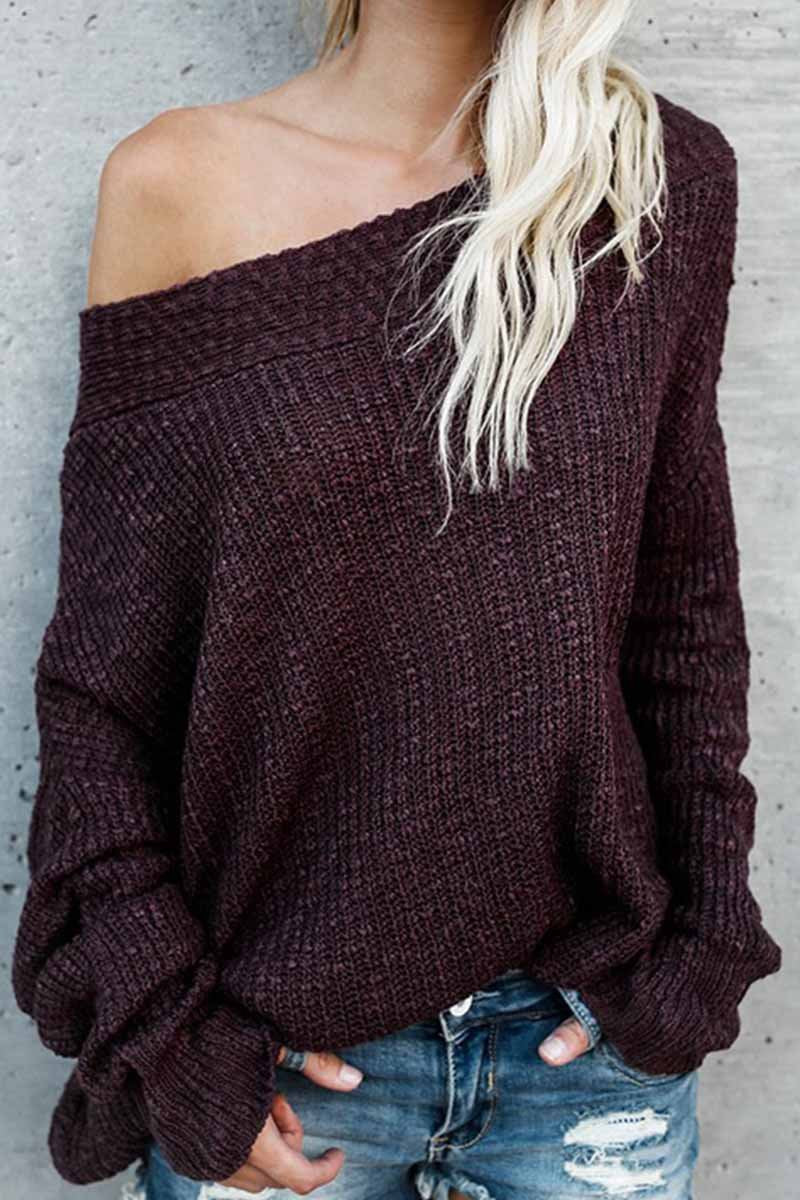 Schulterfreier Pullover im lockeren Stil