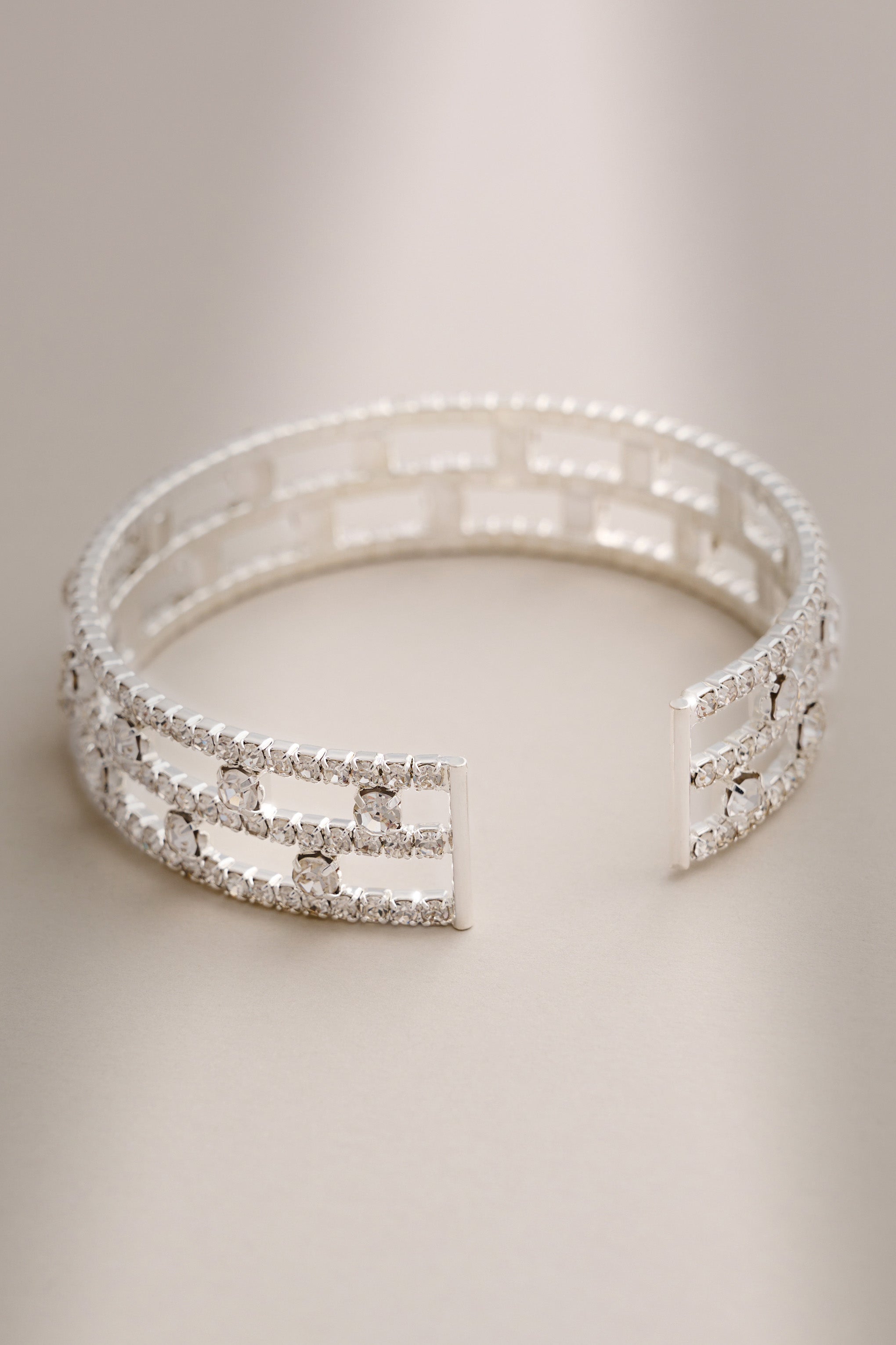 Silbernes Armband mit Diamanten