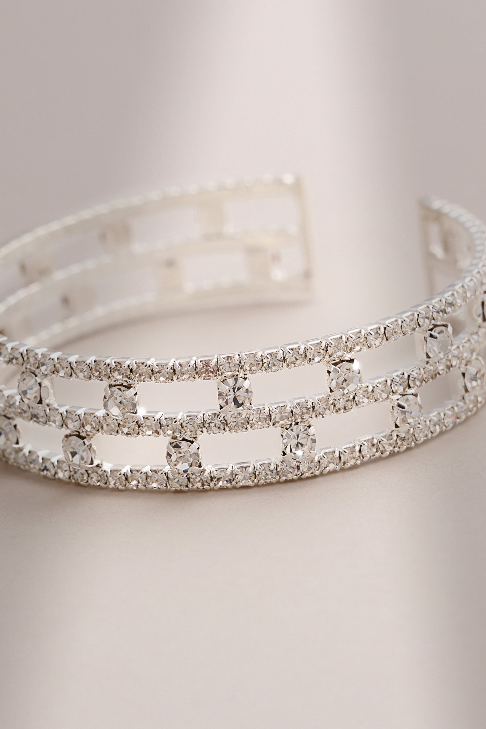 Silbernes Armband mit Diamanten