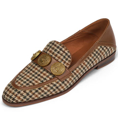 Mocasines a cuadros con insignia de promesa