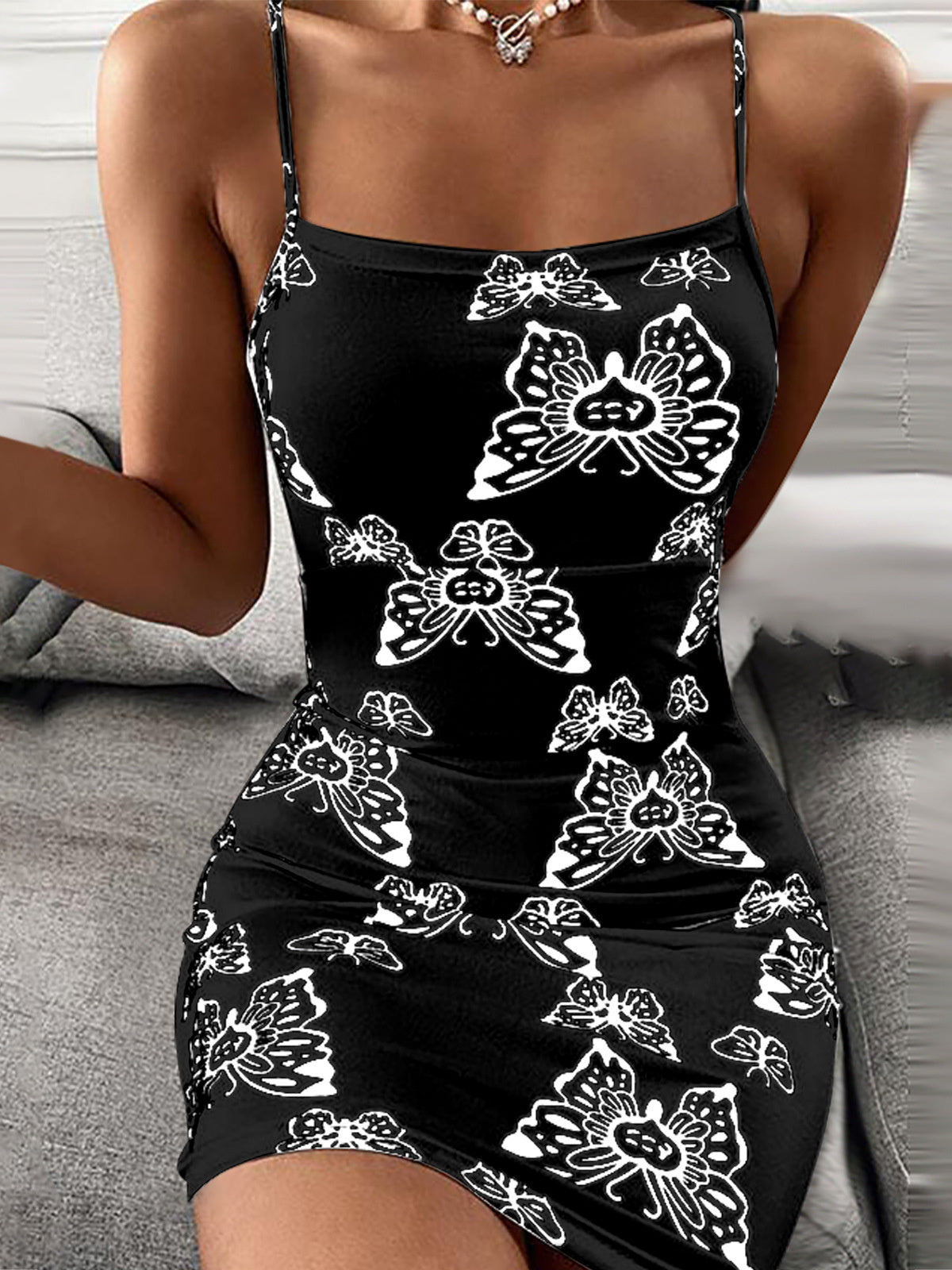 Sexy, schmal geschnittenes Slip-Kleid mit Print 