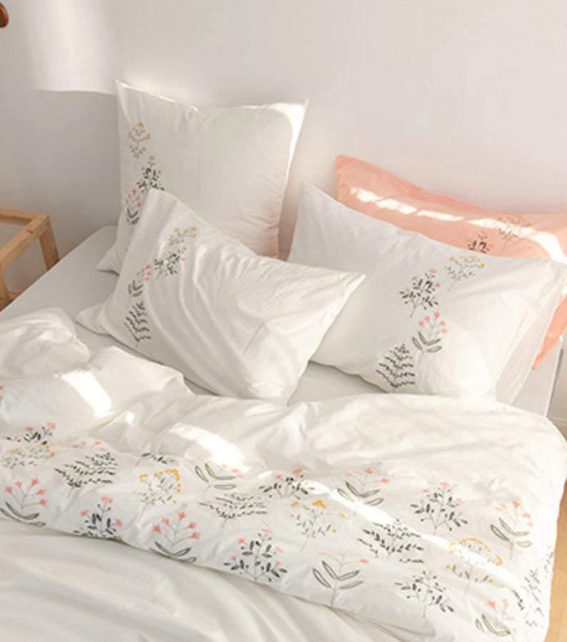 Embroidered Bedding Set - White