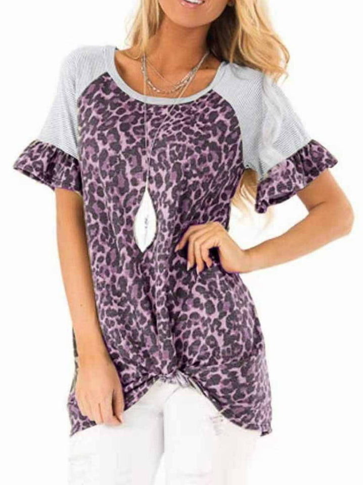 Camiseta de manga corta acampanada con estampado de leopardo y cuello redondo 