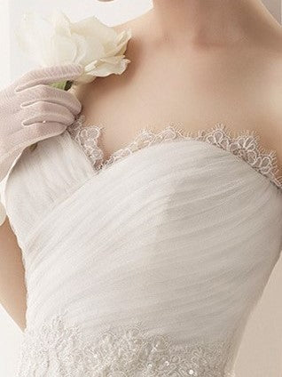 Puffkleid mit Spitzen-Bustier 