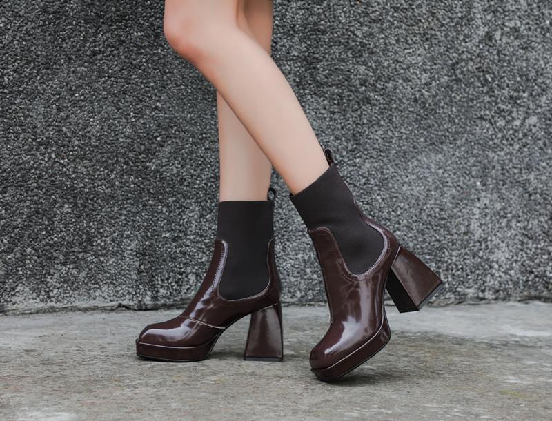 Toby Chunky Heel Chelsea Boots