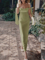 Elegante vestido de noche con hombros caídos y perlas 