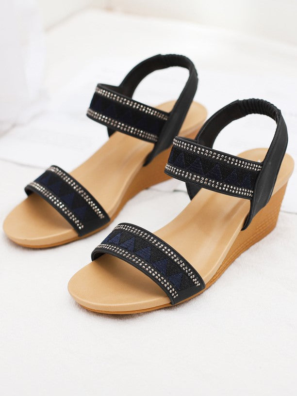 Böhmische Sandalen mit offenem Zehenbereich und Keilabsatz 