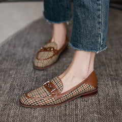 Mocasines a cuadros hechos a mano con diseño de rompecabezas