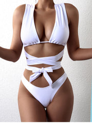 Sexy Bikini-Badeanzug in Volltonfarbe mit Cut-outs und Schnürung 